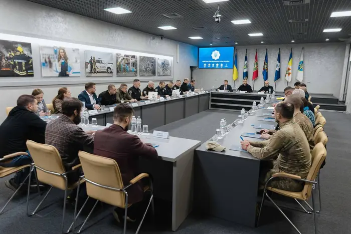 Закон про зброю для цивільних. Голова МВС відзвітував про експертні консультації