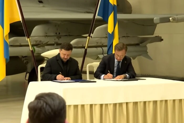 Швеція оголосила про передачу Україні 16 винищувачів Gripen